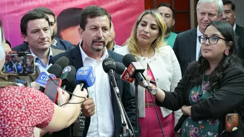 Alcalde de Macul nuevamente en el ojo de la polémica e involucra a Colo Colo. 
