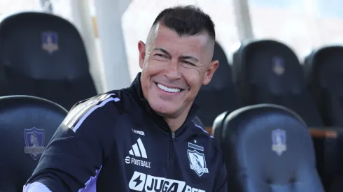 Jorge Almirón saca pecho en Colo Colo tras no ser despedido por Aníbal Mosa (Photosport).
