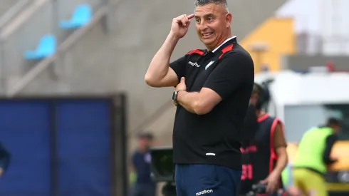 Jaime García destruido por el presente de Huachipato.
