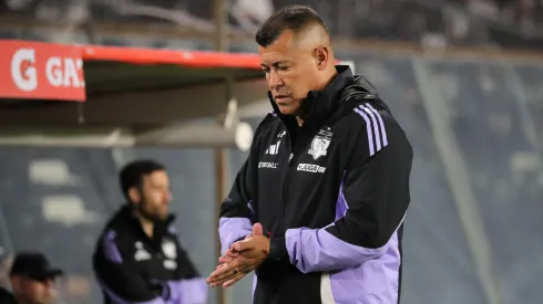 Jorge Almirón sigue en Colo Colo de momento, pero revelan que tendría una intención. (Foto: Photosport)
