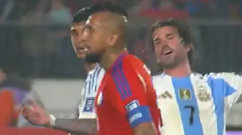 Arturo Vidal no quiso hacer las paces con Rodrigo De Paul.
