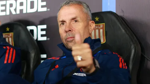 Gustavo Álvarez recibió un "no" por parte del Colegio de Entrenadores (Photosport).
