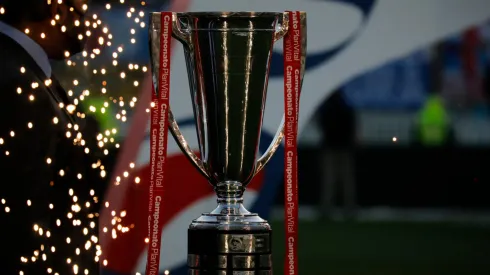 El trofeo de la Liga de Primera (Photosport).