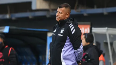 Jorge Almirón fue duramente criticado por la derrota de Colo Colo (Photosport).

