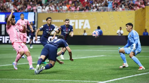 Maxi Falcón no pudo con la fuerza del PSG (Getty Images).
