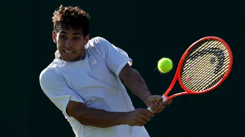 Cristian Garin está obligado a ganar el cuarto set para seguir con vida en Wimbledon (Getty Images).
