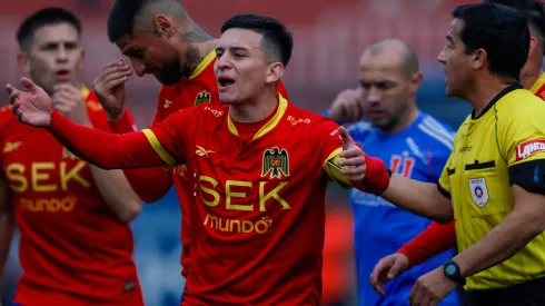 Pablo Aránguiz reclama por tanto anulado a Unión Española. (Foto: Photosport)

