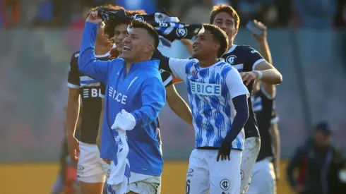 Gary Medel es pura alegría con su nveo regalón en la UC
