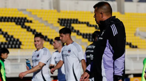 Jorge Almirón marginó del plantel a cuestionado jugador de Colo Colo (Photosport).
