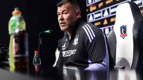 Jorge Almirón trata de poner la calma en Pedrero luego de la derrota en el Superclásico.<br />
(Foto: Javier Torres/Photosport)
