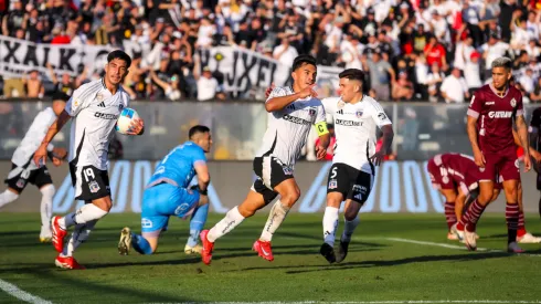 Colo Colo despertó a tiempo en la Ruca (Photosport).
