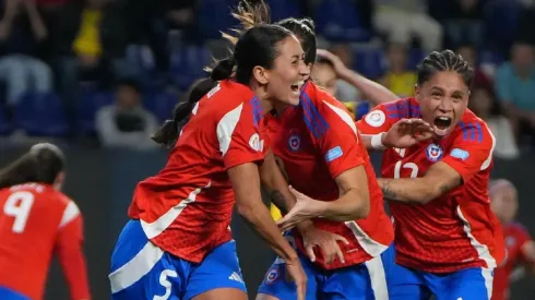La Roja femenina ganó y queda a tiro de cañón para meterse en semis.