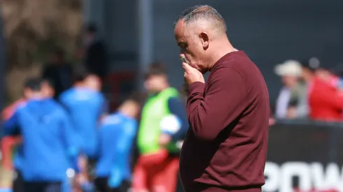Paulo Flores le deja un mensaje al DT de Rangers. (Foto: Photosport)
