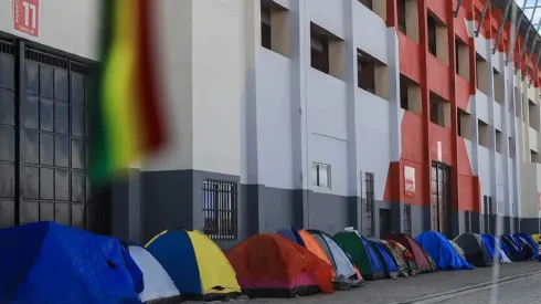 Hinchas bolivianos cometen esta locura por ir al Mundial. 
