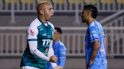 Santiago Wanderers sigue a la caza de los punteros en Primera B (Photosport).
