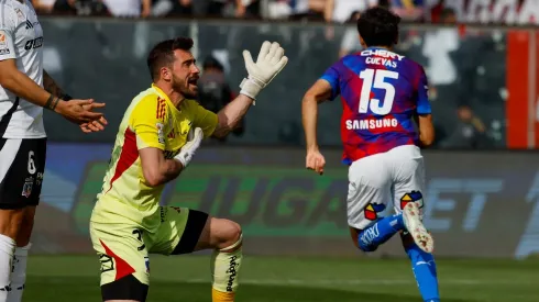 Universidad Católica se pone en ventaja ante Colo Colo
