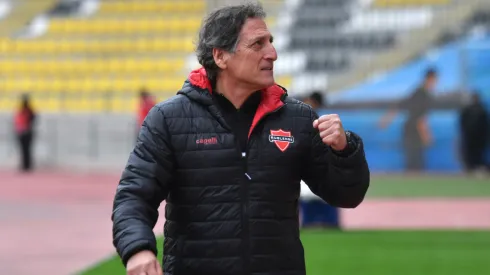 Tras un breve paso por Deportes Temuco, Mario Salas aún no encuentra club para dirigir (Photosport).
