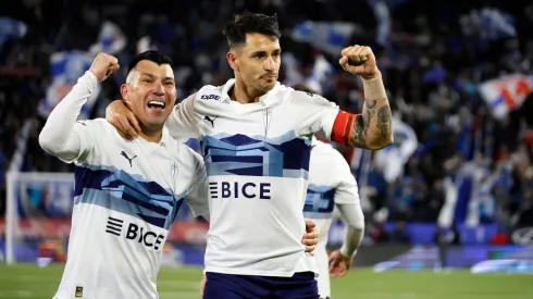 Universidad Católica y Cobresal juegan un duelo clave por el ingreso a las copas.