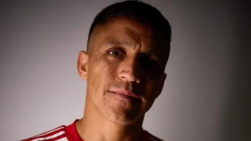 Alexis Sánchez llegó a Sevilla en un sorpresivo cierre de mercado 
