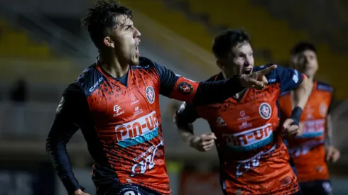 César Pinares clavó un golazo para Deportes Limache.