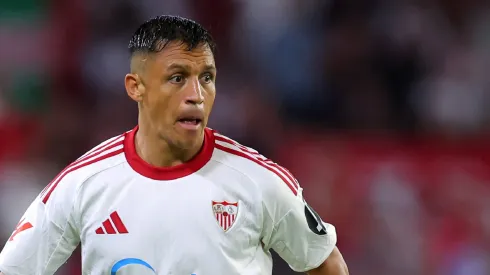 Alexis Sánchez se llena de elogios en su regreso a España  (Photo by Fran Santiago/Getty Images)
