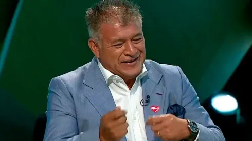 Claudio Borghi reacciona a la idea de Harold Mayne-Nicholls.
