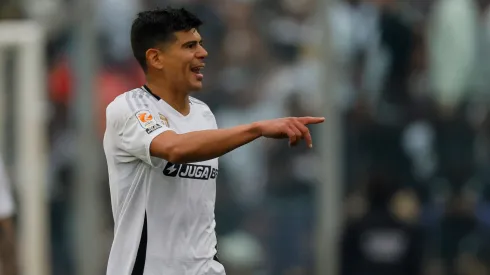 Esteban Pavez le entregó un consejo a sus compañeros. (Foto: Photosport)
