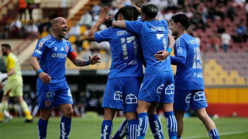 Marcelo Díaz queda tranquilo tras conseguir la Supercopa con Universidad de Chile. (Foto: Photosport)
