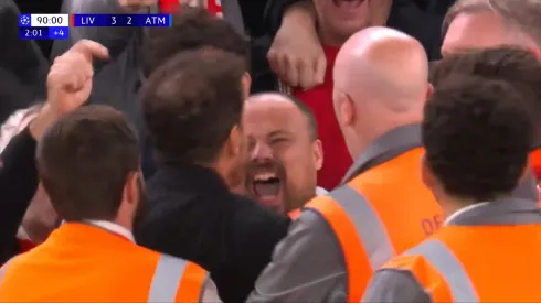 Diego Simeone se descontrola en partido del Atlético de Madrid ante Liverpool. (Foto: ESPN)
