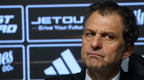 Aníbal Mosa, presidente de Blanco y Negro, enfrentó una difícil semana en Colo Colo.
