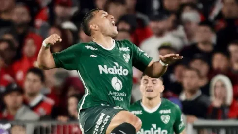 Iván Morales convirtió su sexto gol con Sarmiento ante River Plate.