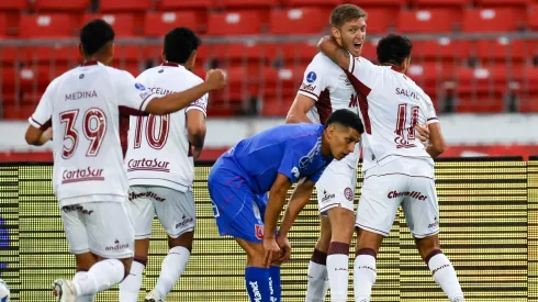 Lanús se puso en ventaja ante la Universidad d Chile