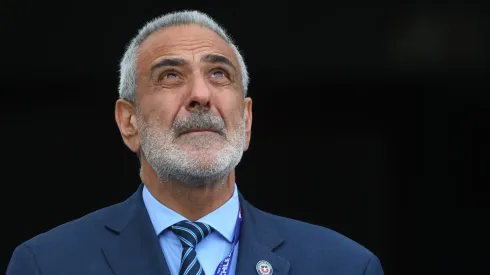 Leyenda de la U le cae con un mazo a Pablo Milad.
