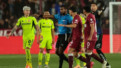 Es reconocido hincha de Colo Colo, pero estalla por el robo a la U
