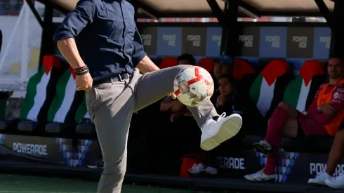 Un DT chileno está cerca de concretar dos descensos en un mismo año. Lo más peculiar de la situación, es que ambos clubes representaron al país en el plano internacional este 2025 (Foto: Dragomir Yankovic/Photosport)