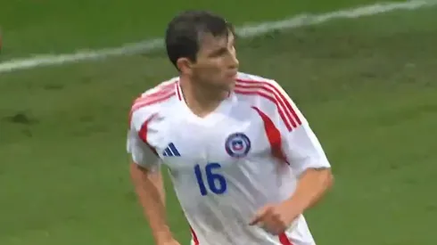 El rendimiento de Gonzalo Tapia con La Roja se llenó de comentarios en redes.
