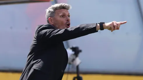 Fernando Ortiz pidió expresamente a cuatro jugadores, todos extranjeros, para reforzar el plantel de cara a 2026 (Foto: Felipe Zanca/Photosport)
