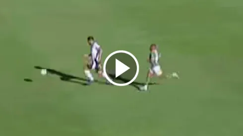 César Munder no desaprovechó el error de Emiliano Amor. (Foto: Captura)