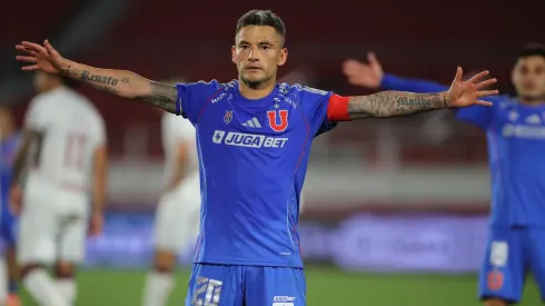 Charles Aránguiz renueva oficialmente con la U.
