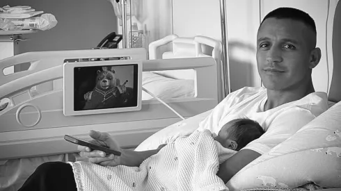 Alexis Sánchez mostró a su hija en redes sociales.
