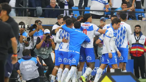 Una de las promesas de la UC partiría a Primera B.
Football, Universidad Catolica vs Union La Calera<br />
30th turn, 2025 First division league.<br />
Universidad Catolica’s player Eduard Bello, center, celebrates his goal during first division league match against Union La Calera at the Claro Arena stadium in Santiago, Chile.<br />
06/12/2025<br />
Jonnathan Oyarzun/Photosport
