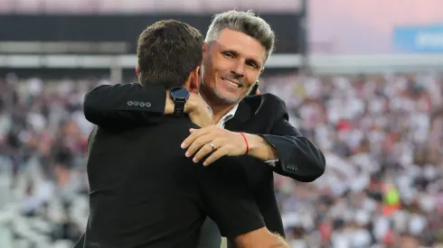 Fernando Ortiz da el visto bueno a jugador de Colo Colo. (Foto: Felipe Zanca/Photosport)
