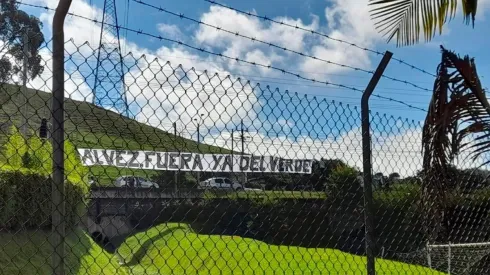 Comenzó la campaña de la hinchada de Atlético Nacional para que Jonathan Álvez se vaya del equipo.
