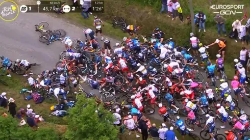 Terrible caída en el Tour de Francia: se fue al piso casi todo el pelotón