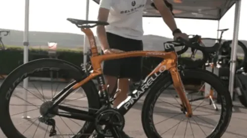 Un detalle que vale oro: la hermosa bicicleta que le da Ineos a Richard Carapaz