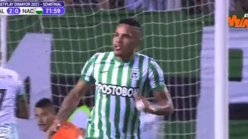 Video: una 'tocata' de lujo termina en golazo de Alvez para el respiro de Nacional