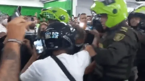 ¡Brutal! Así fue escoltado Deportivo Cali por ESMAD y Policía ante la multitud de hinchas