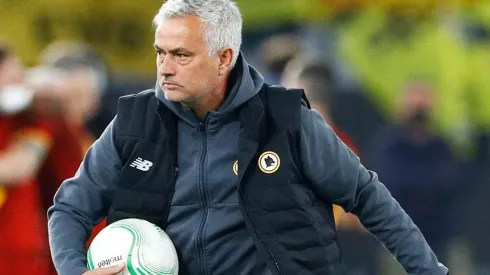 El delantero colombiano que la rompe toda y José Mourinho lo pidió para la Roma