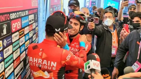 Abrazo para la historia: la felicitación de Mikel Landa a Buitrago por su victoria