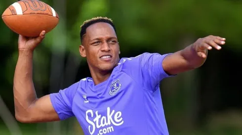 Yerry Mina presenta su nuevo estado físico en el Everton y las redes explotan